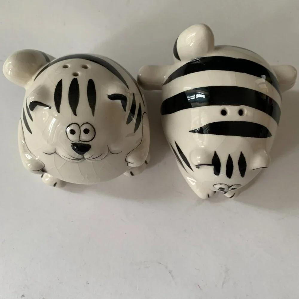 PIER 1 VINTAGE FAT CATS SALT AND PEPPER SHAKERS
